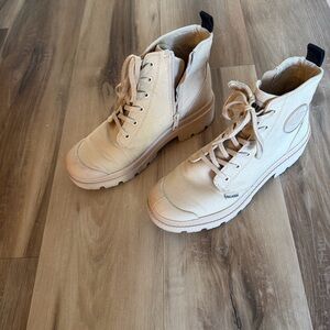 Palladium Cream Canvas Combat Boots Size 7 Lace Up Lug Sole